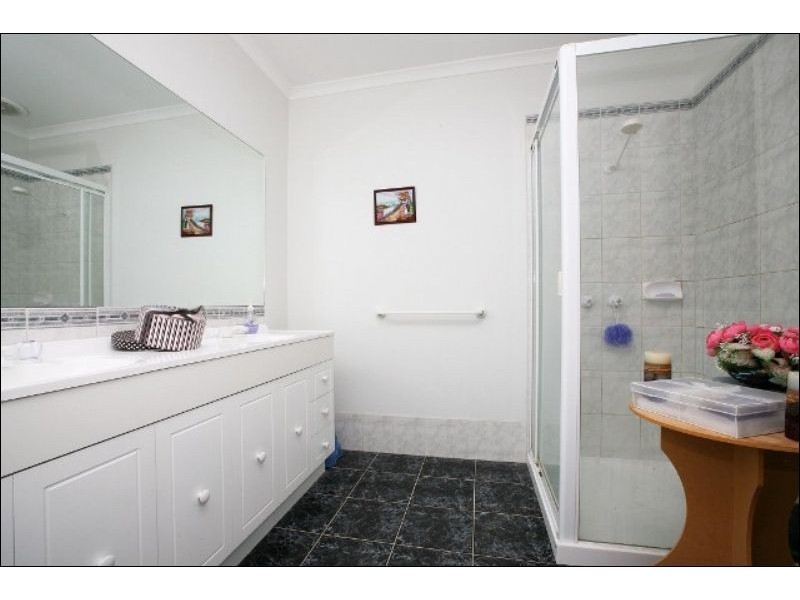 21 Brindalee Way, Hillside VIC 3037