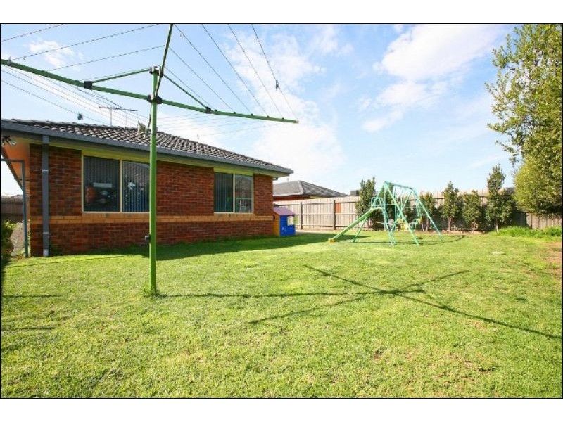 21 Brindalee Way, Hillside VIC 3037
