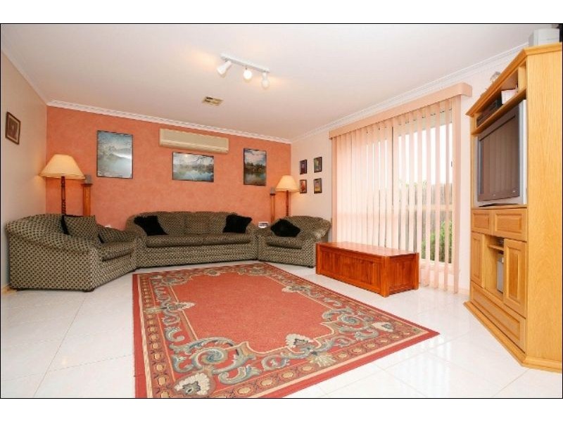 33 Cynthia Court, Hillside VIC 3037