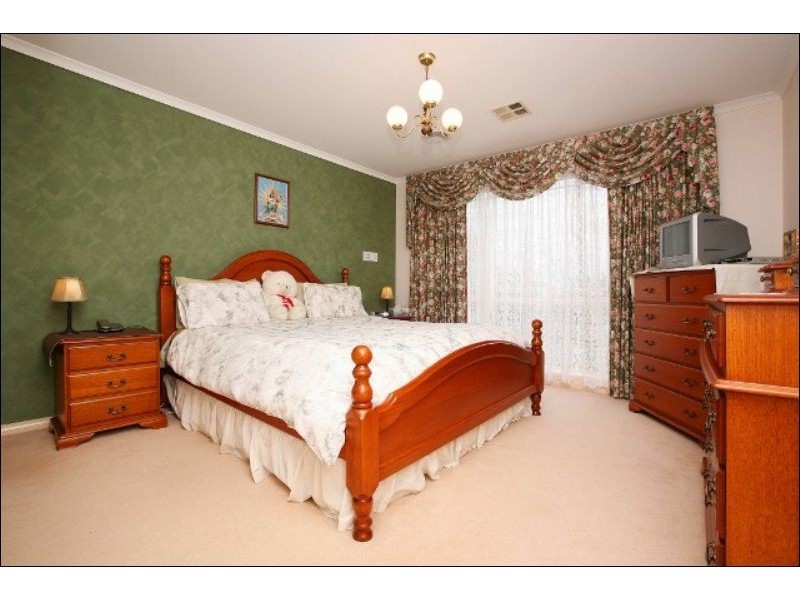 33 Cynthia Court, Hillside VIC 3037