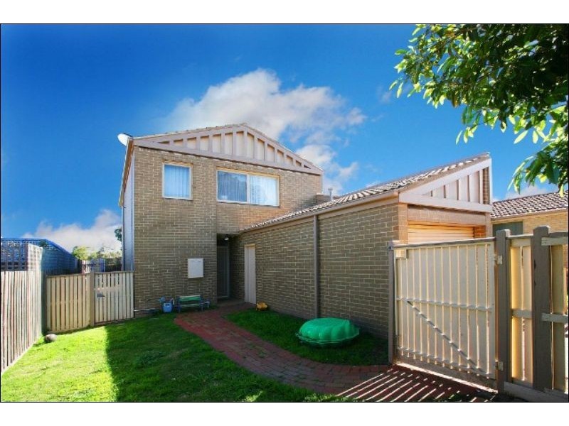 34 Village Avenue, Taylors Lakes VIC 3038