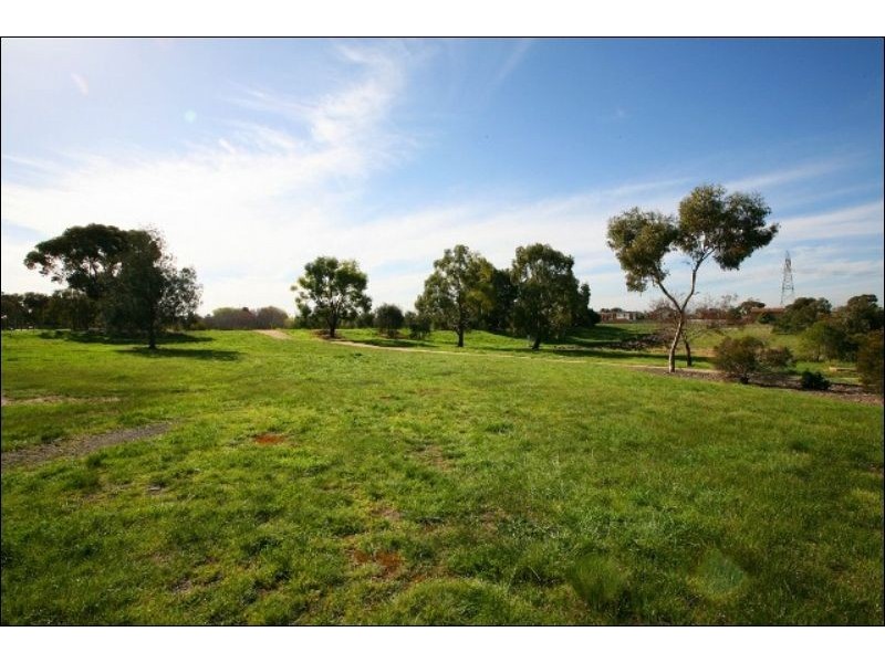 34 Village Avenue, Taylors Lakes VIC 3038