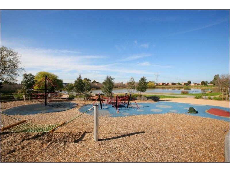 34 Village Avenue, Taylors Lakes VIC 3038