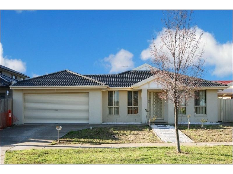 22 University Drive, Taylors Hill VIC 3037
