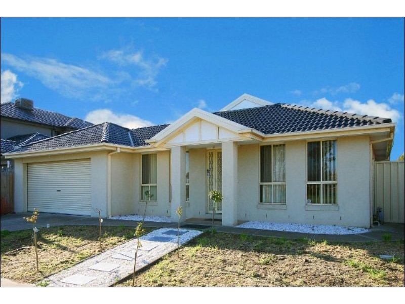 22 University Drive, Taylors Hill VIC 3037