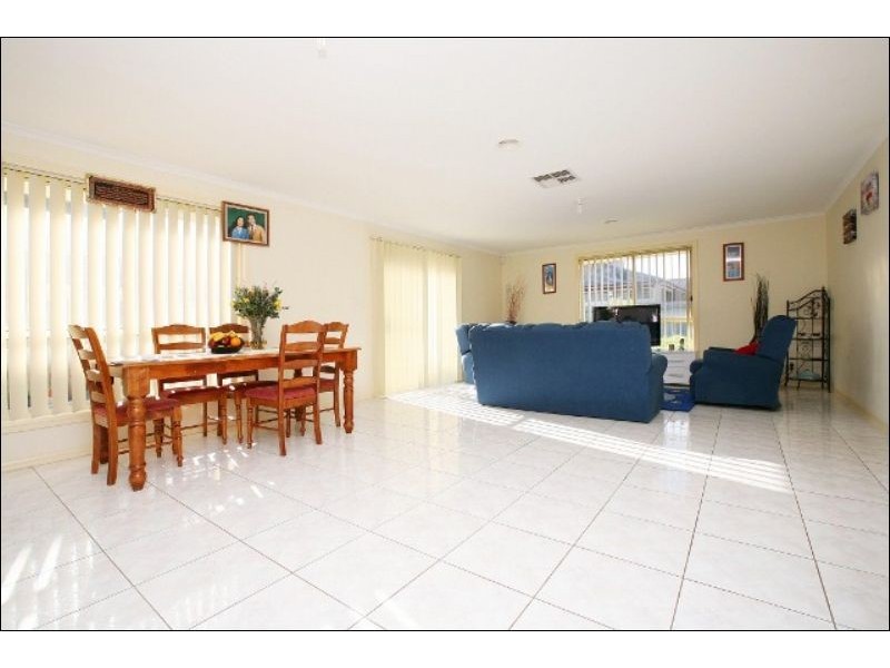 22 University Drive, Taylors Hill VIC 3037