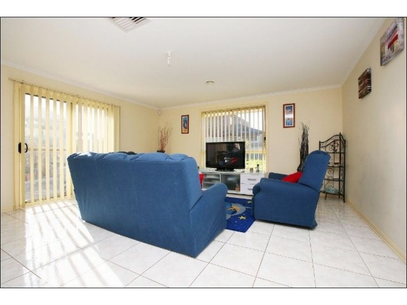 22 University Drive, Taylors Hill VIC 3037