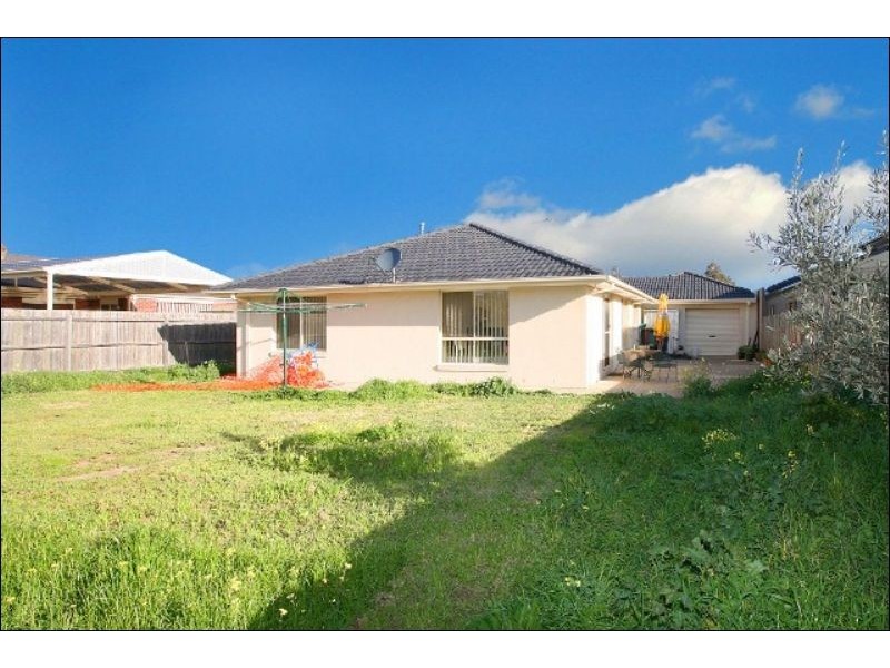 22 University Drive, Taylors Hill VIC 3037
