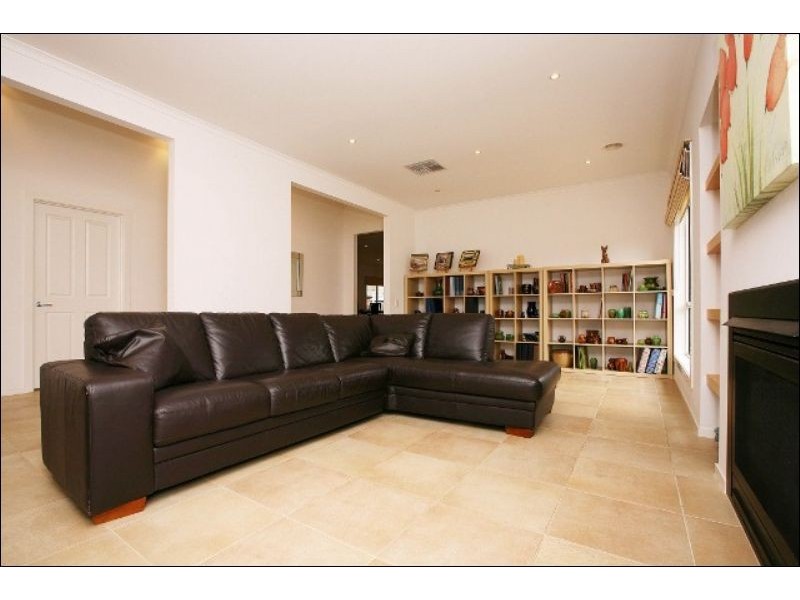 3 Pro Hart Way, Caroline Springs VIC 3023