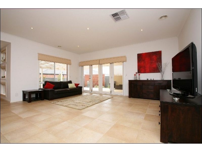 3 Pro Hart Way, Caroline Springs VIC 3023