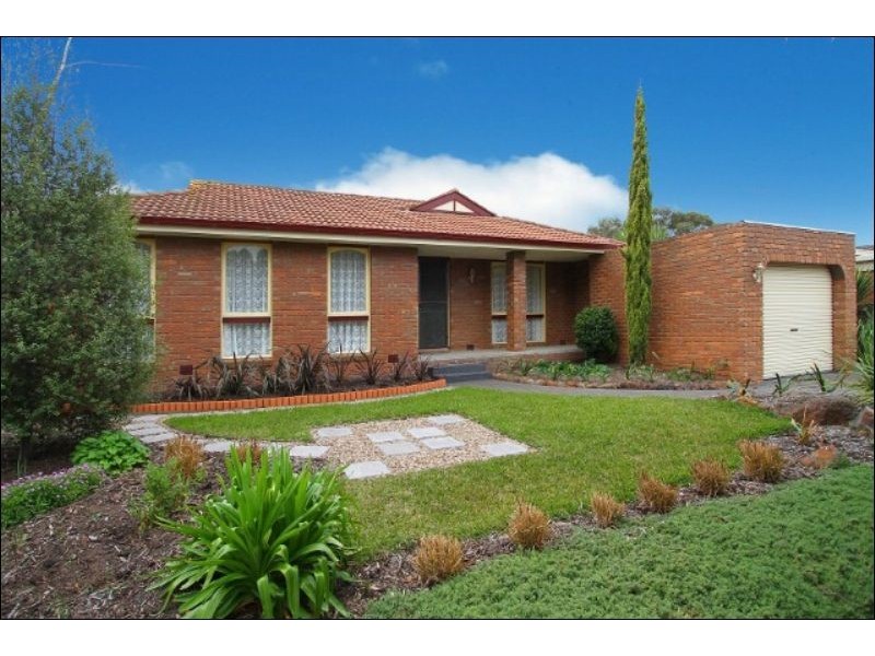 7 Innes Court, Taylors Lakes VIC 3038