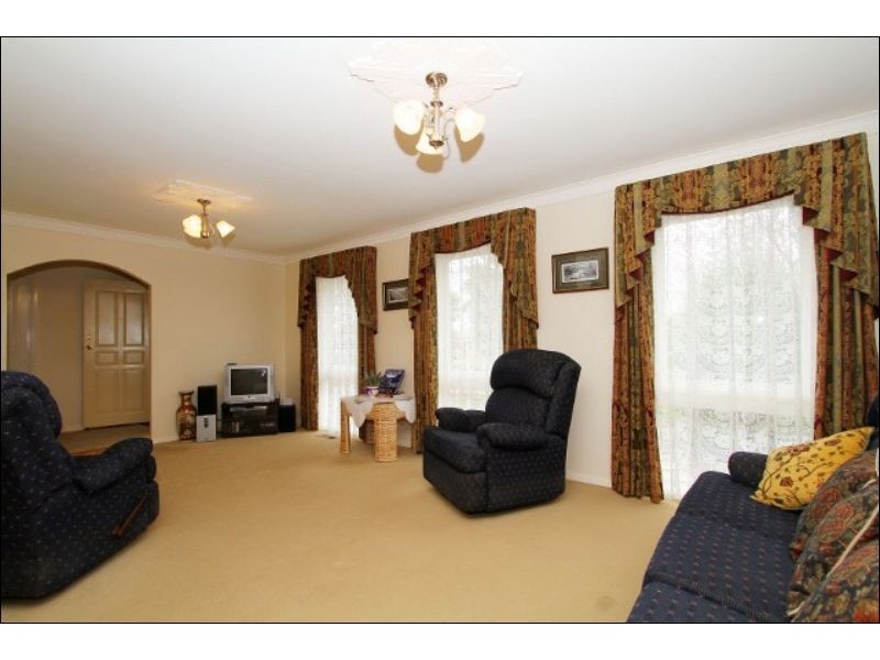 7 Innes Court, Taylors Lakes VIC 3038