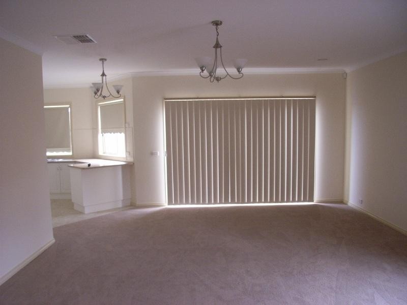 2/4 Hyperno Court, Keilor Downs VIC 3038