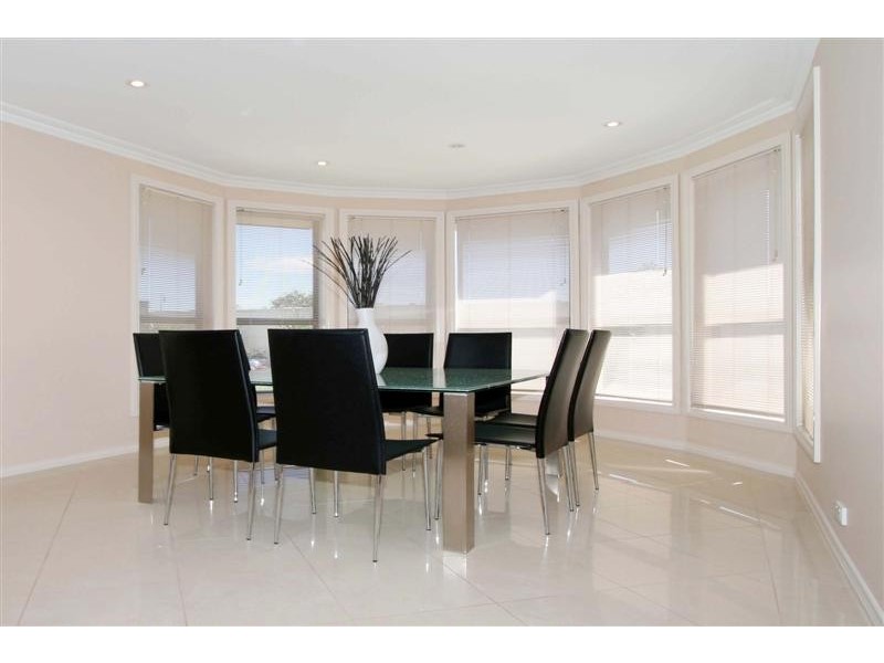 6 Melfin Drive, Hillside VIC 3037