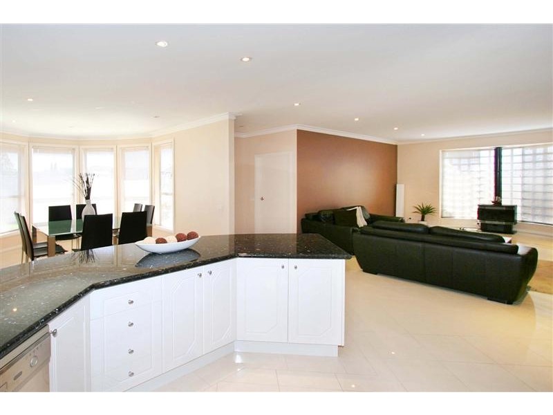 6 Melfin Drive, Hillside VIC 3037