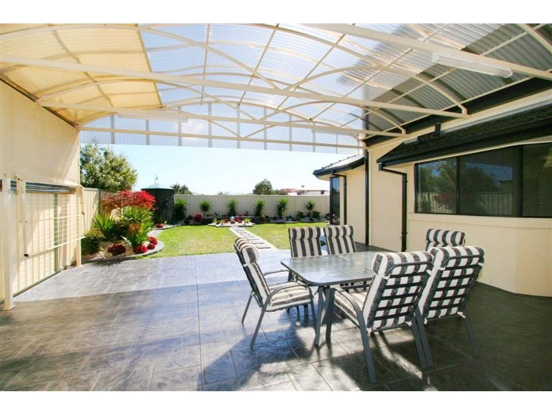 6 Melfin Drive, Hillside VIC 3037