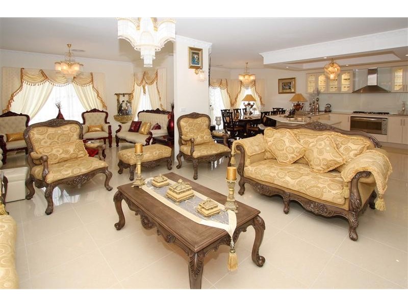 10 Webb Avenue, Taylors Hill VIC 3037