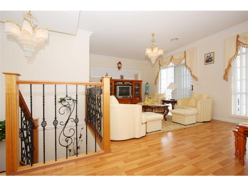 10 Webb Avenue, Taylors Hill VIC 3037