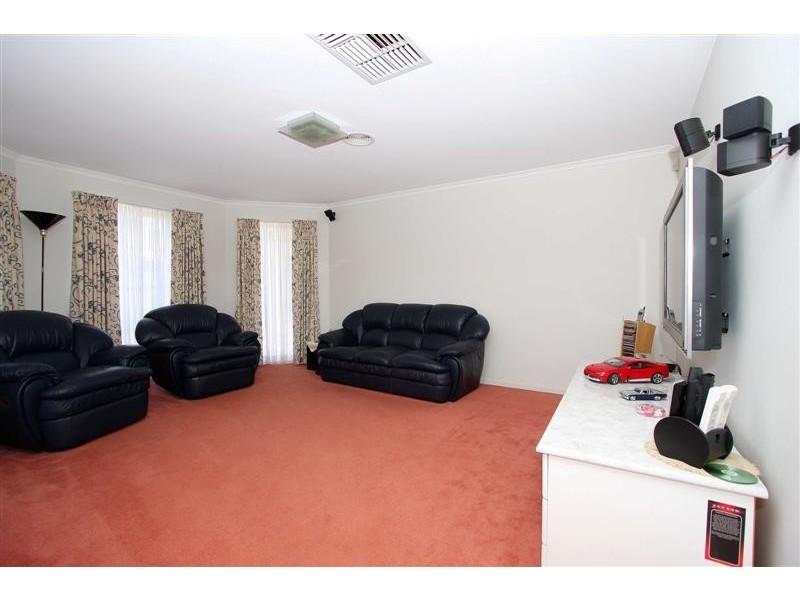 76 Allenby Road, Hillside VIC 3037