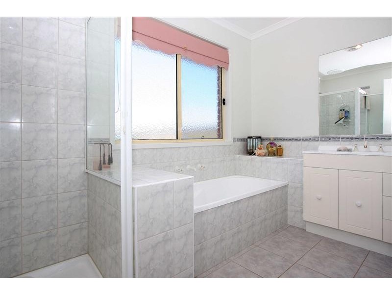 76 Allenby Road, Hillside VIC 3037