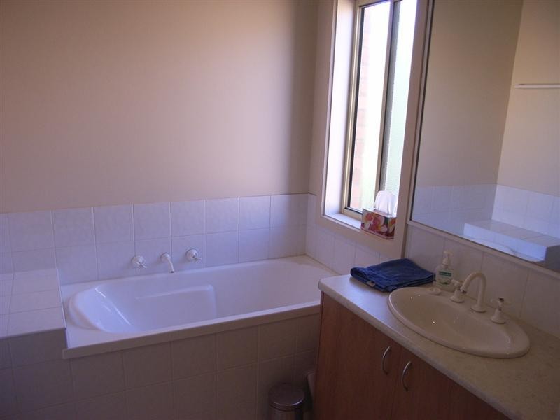 1 Tintern Loop, Hillside VIC 3037