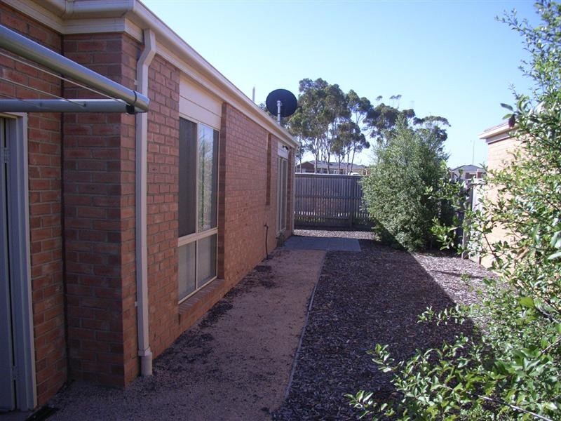 1 Tintern Loop, Hillside VIC 3037