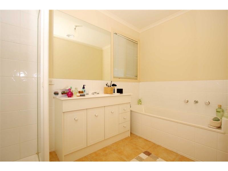28-38 Ozzimo Drive, Hillside VIC 3037