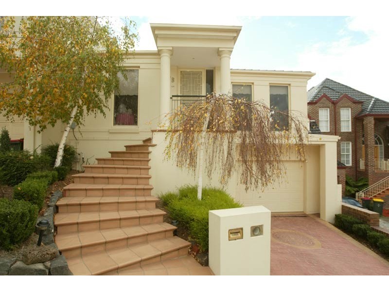 2b Weyburn Place, Avondale Heights VIC 3034