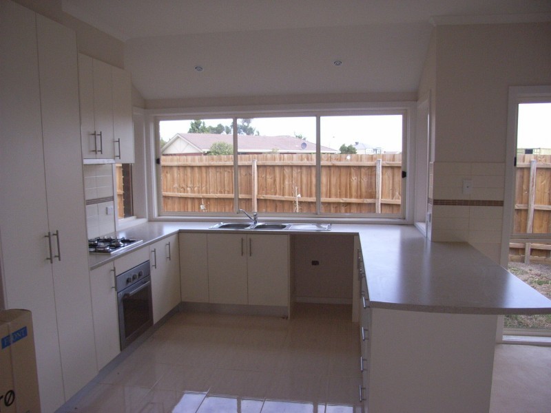 4/1a Thorogood Court, Taylors Lakes VIC 3038