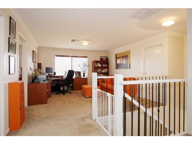 19 Dorcas Lane, Taylors Hill VIC 3037