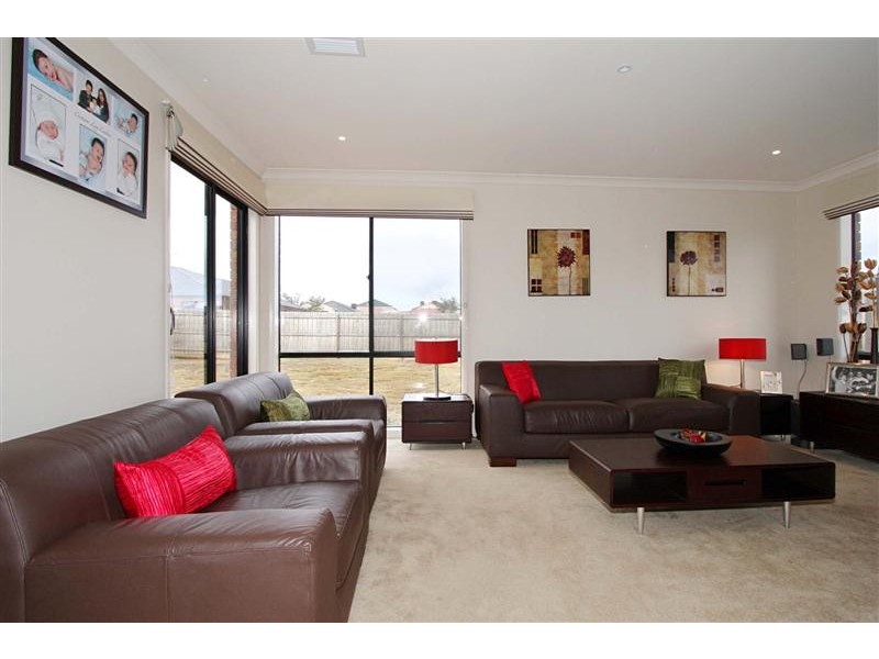 19 Dorcas Lane, Taylors Hill VIC 3037