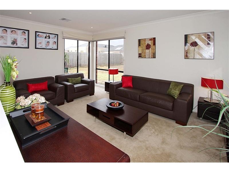 19 Dorcas Lane, Taylors Hill VIC 3037