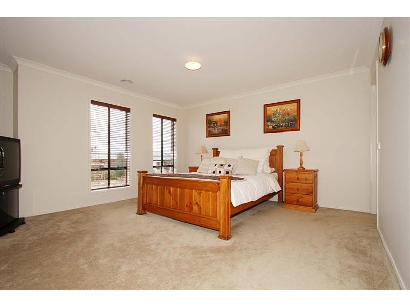 19 Dorcas Lane, Taylors Hill VIC 3037