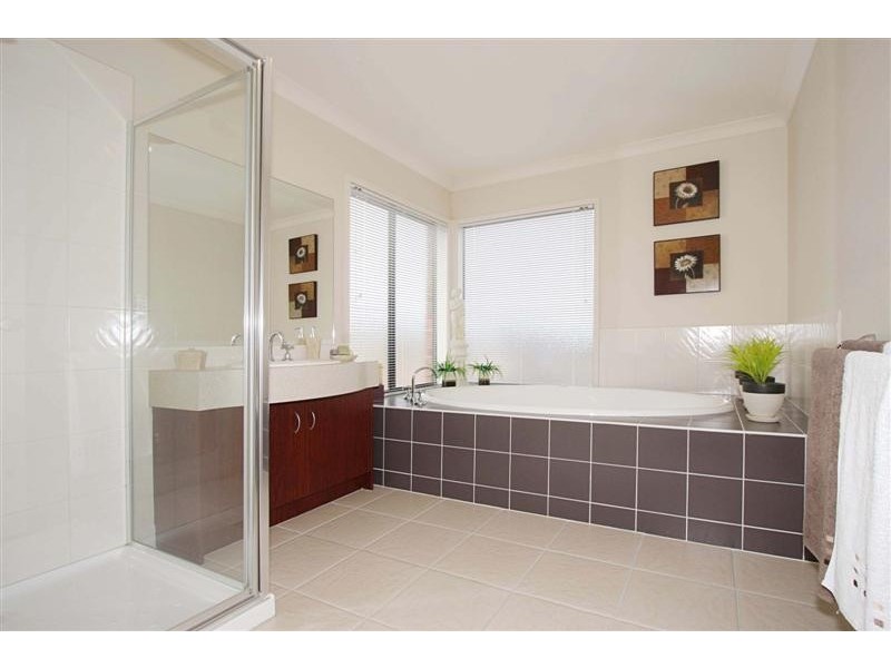 19 Dorcas Lane, Taylors Hill VIC 3037