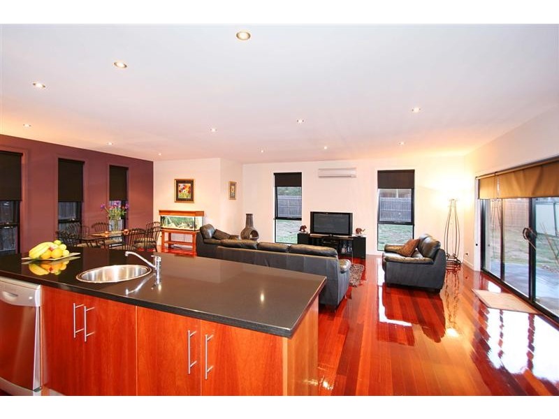 77 Mc Cubbin Drive, Taylors Lakes VIC 3038