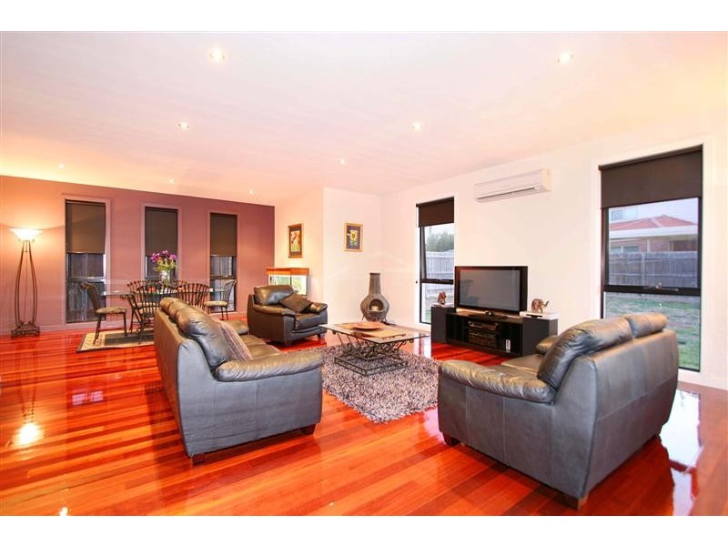 77 Mc Cubbin Drive, Taylors Lakes VIC 3038