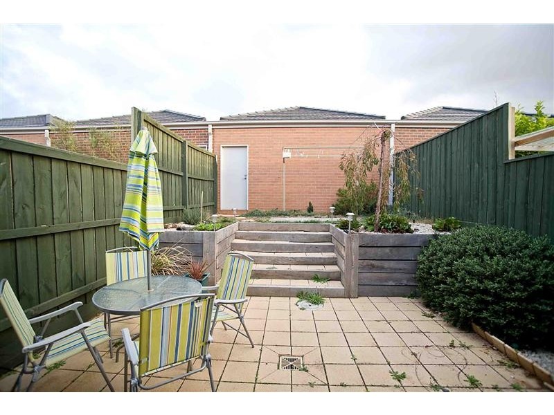 9c Wentworth Drive, Taylors Lakes VIC 3038