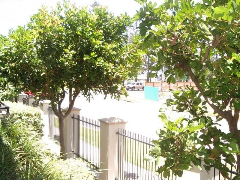 120/392 Marine Parade, Labrador QLD 4215