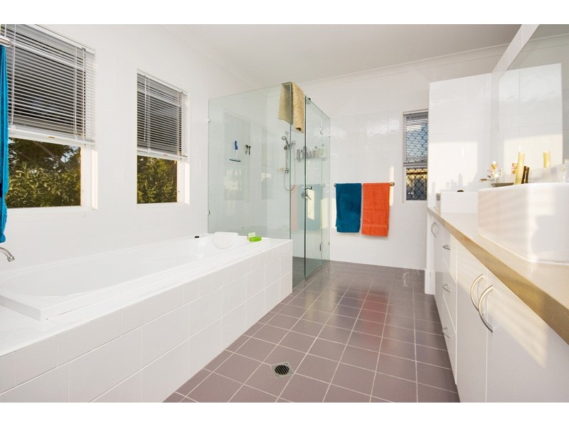 9 Helena Street, Biggera Waters QLD 4216