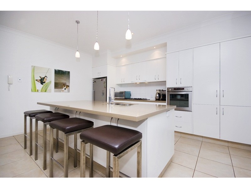 9 Helena Street, Biggera Waters QLD 4216