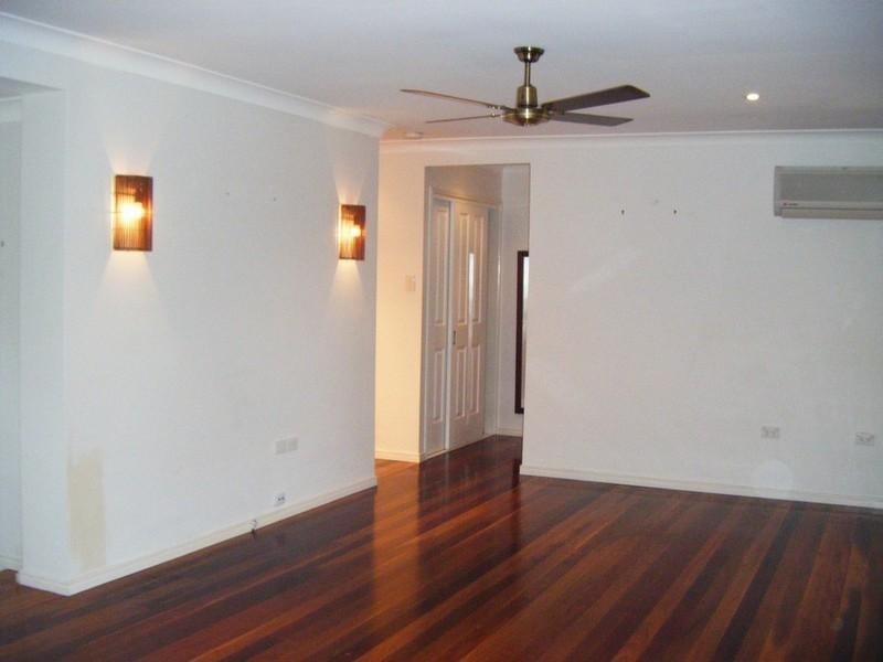 2/14 Thelma Avenue, Biggera Waters QLD 4216