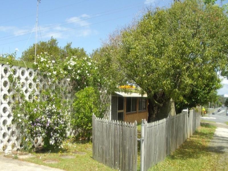 60 Government Road, Labrador QLD 4215