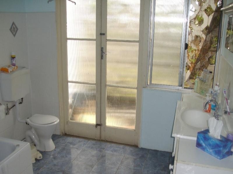 60 Government Road, Labrador QLD 4215