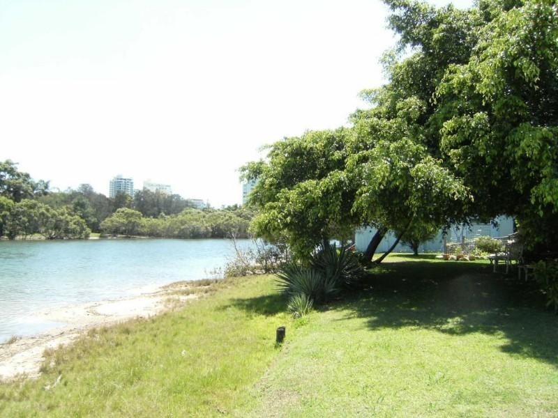 1/10 Tuesley Easement, Southport QLD 4215