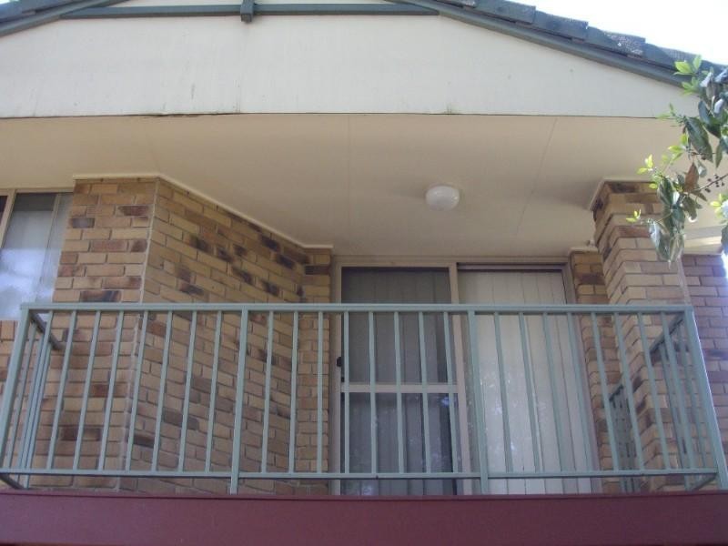 4/12 Gordon Street, Labrador QLD 4215