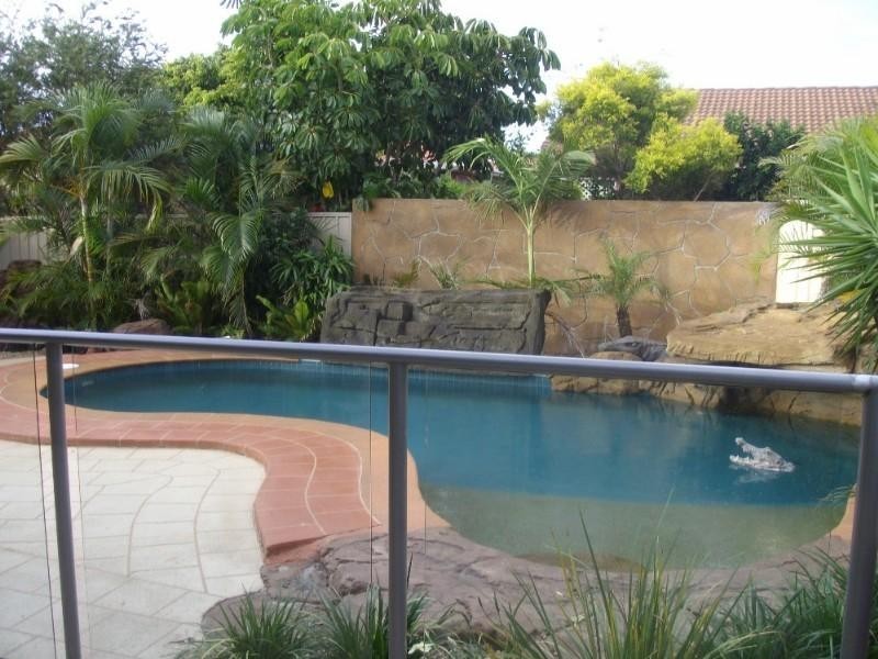 49 Poinsettia Avenue, Hollywell QLD 4216