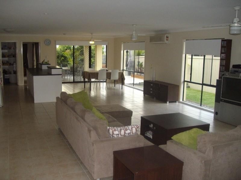 17 Tennant Street, Pacific Pines QLD 4211