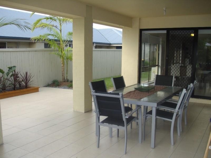 17 Tennant Street, Pacific Pines QLD 4211