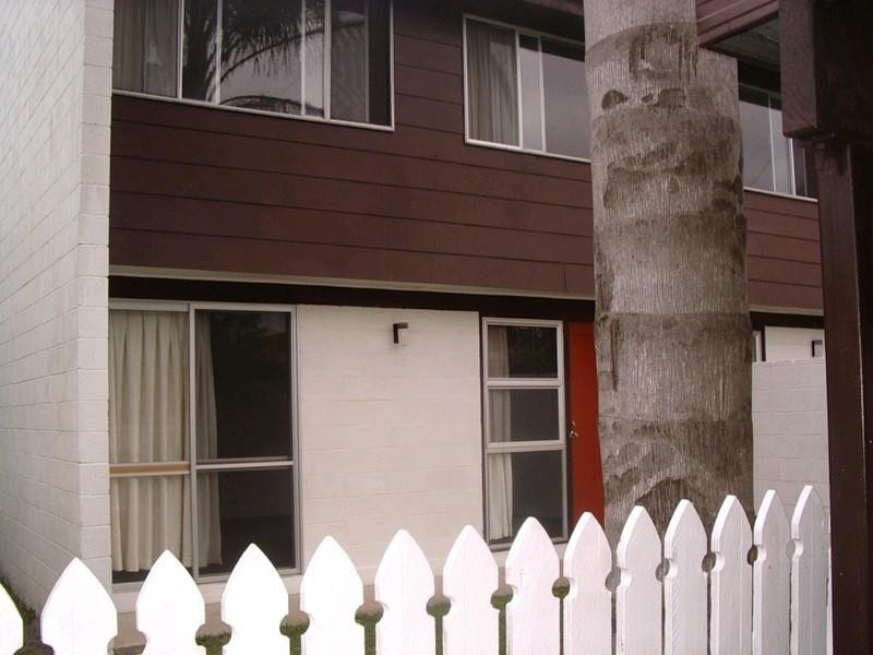 2/24 Gordon Street, Labrador QLD 4215