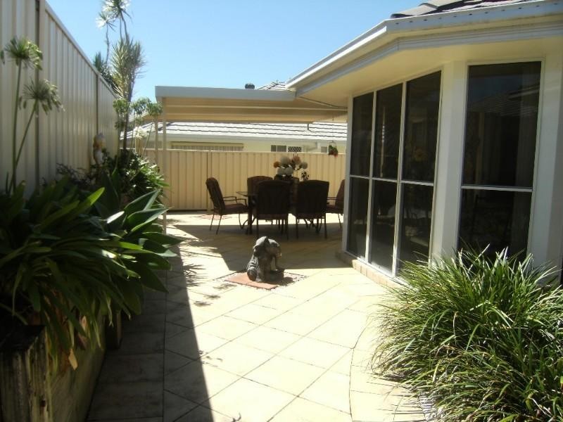 8 Dylan Street, Arundel QLD 4214